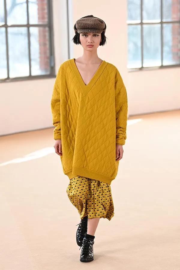 2021秋冬女裝十大流行色 晴空藍、嫩粉紅等色彩都很美(圖15)