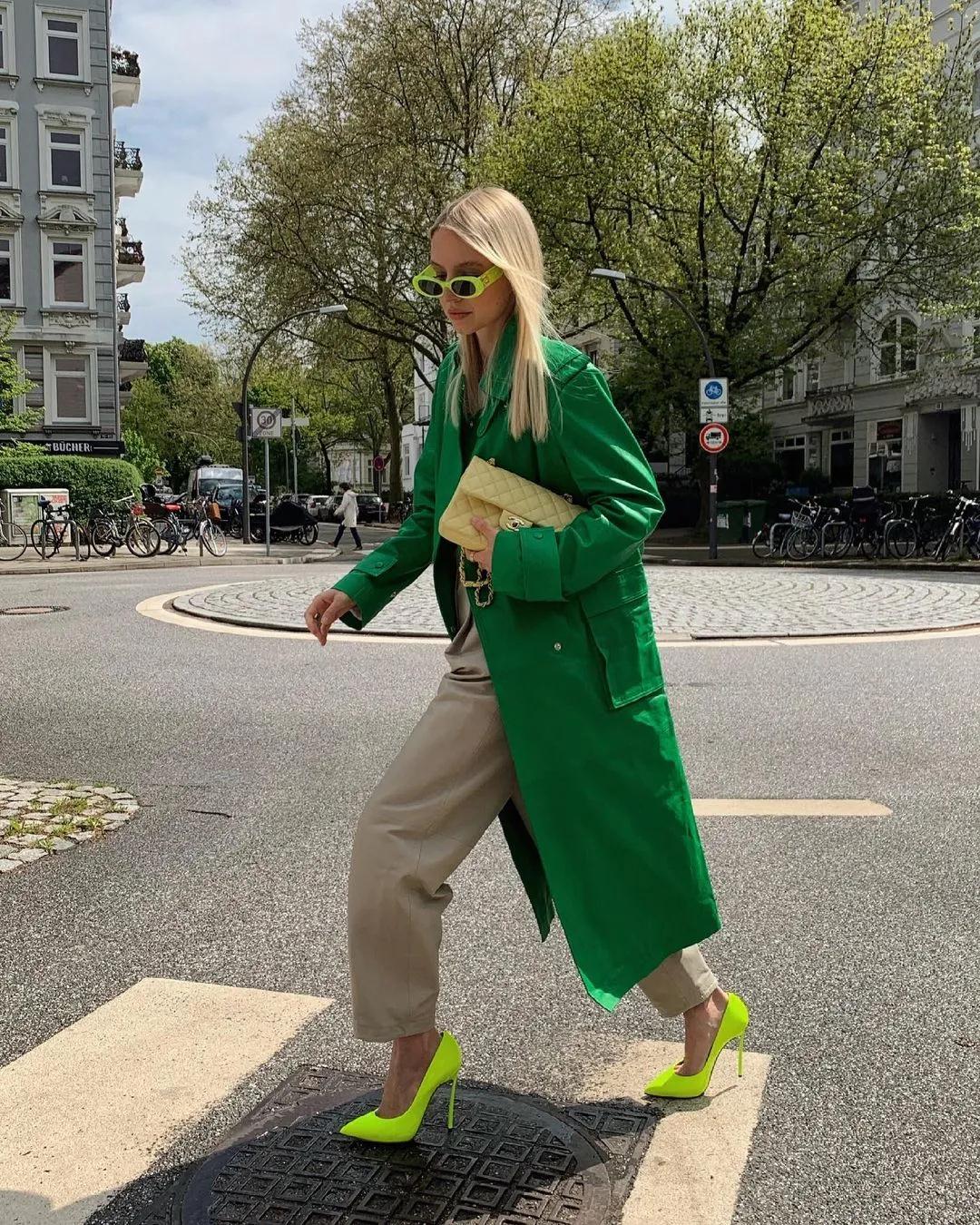 2021秋冬女裝十大流行色 晴空藍、嫩粉紅等色彩都很美(圖4)