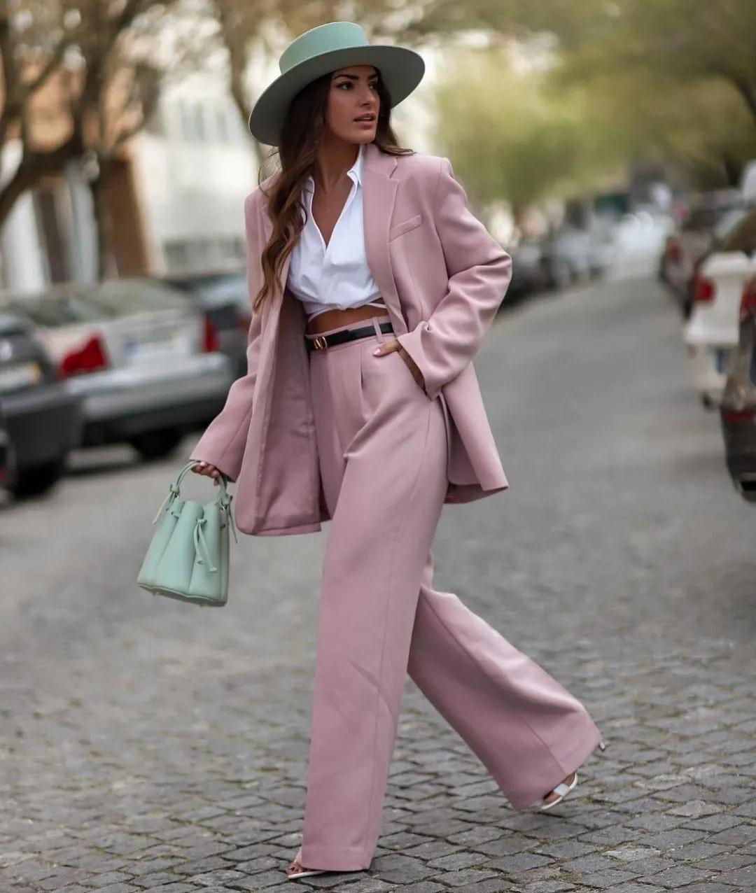 2021秋冬女裝十大流行色 晴空藍、嫩粉紅等色彩都很美(圖24)